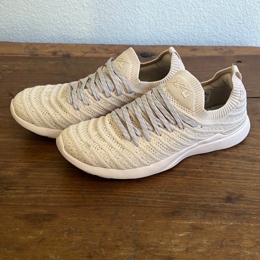 APL Techloom wave sneakers size 9